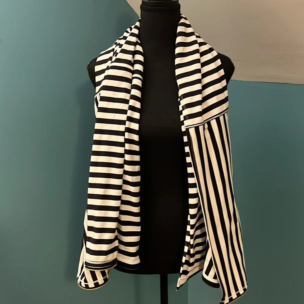 Lululemon Black and White Striped Vinyasa Scarf